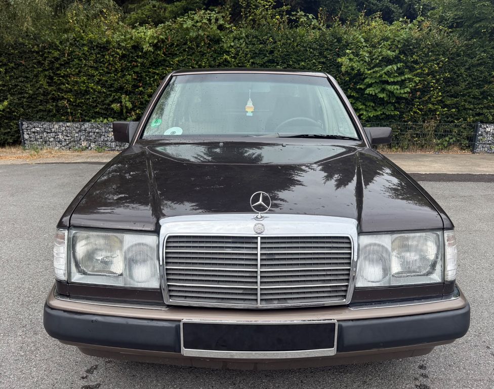 Bild des Angebotes Mercedes-Benz 230E,H-Kennzeichen,Automatik, KEIN ROST, TÜVneu!
