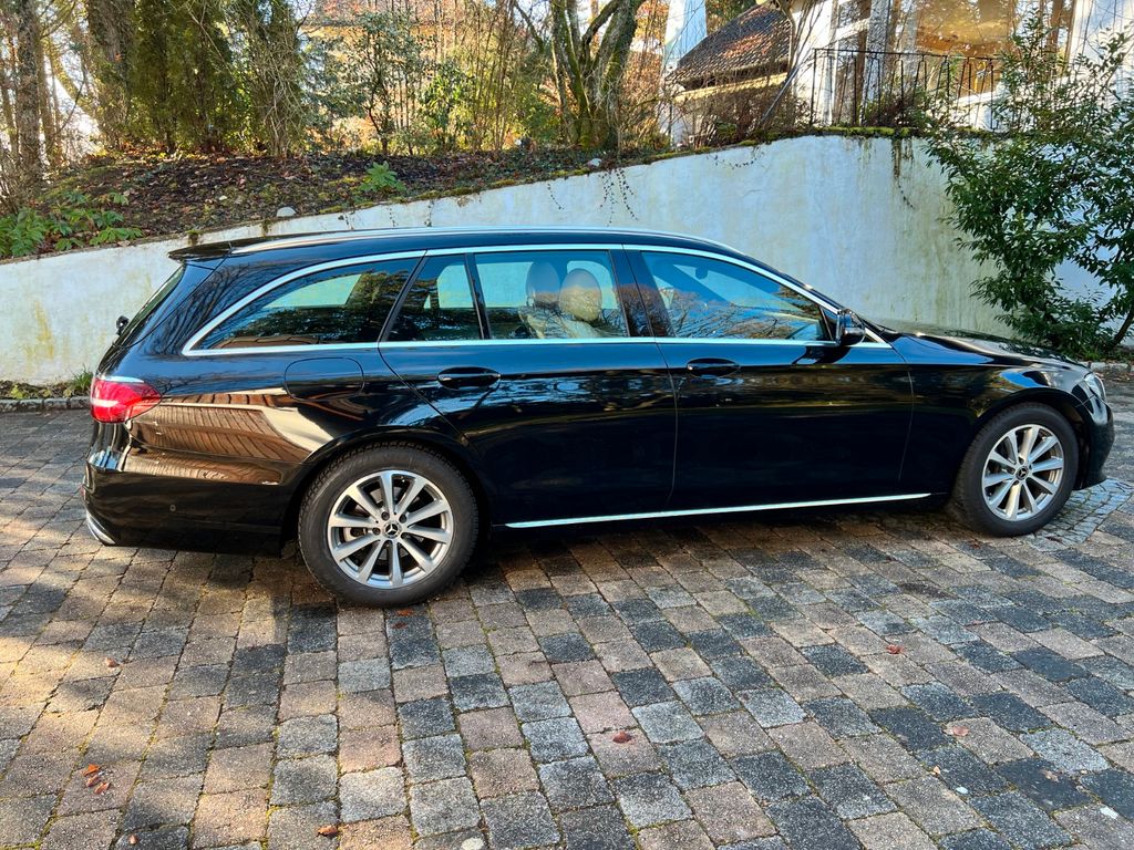 Bild des Angebotes Mercedes-Benz 250T in Schwarz/beige!!