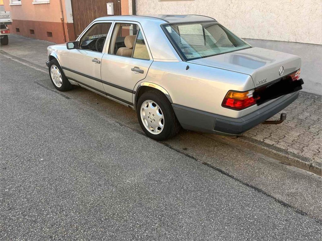 Bild des Angebotes Mercedes-Benz 260 E Typ 124 Automatik TÜV Neu Rostfrei