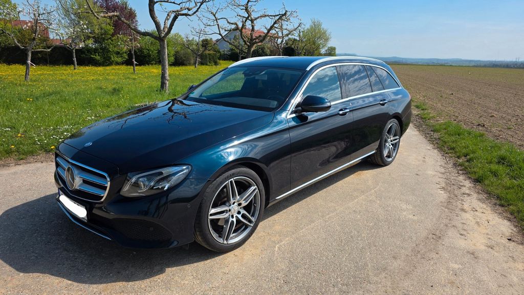 Bild des Angebotes Mercedes-Benz E 220d T, Burmester, Multibeam, 360°, Wides,AHK