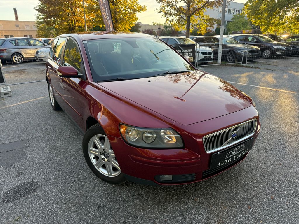 Bild des Angebotes Volvo V50 Kombi 2.4 Momentum* Tüv Neu*