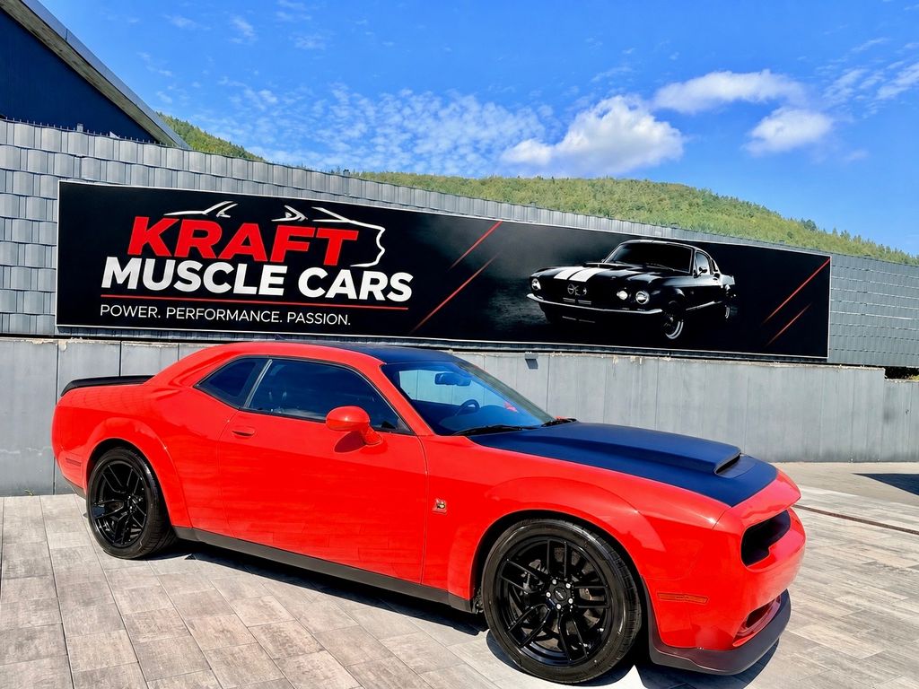 Bild des Angebotes Dodge Challenger 6,4 V8 OEM WIDEBODY-EXTREM-ORANGE-SRT