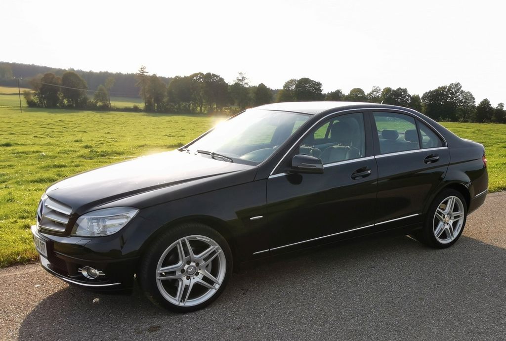 Bild des Angebotes Mercedes-Benz C 300  AVANTGARDE 7G Bi-Xenon Vollleder