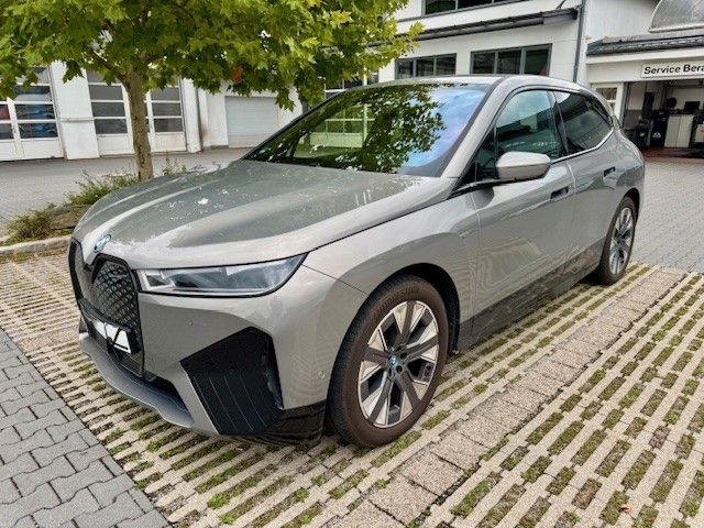 Bild des Angebotes BMW iX xDrive40**Adaptiv FWK*AHK**