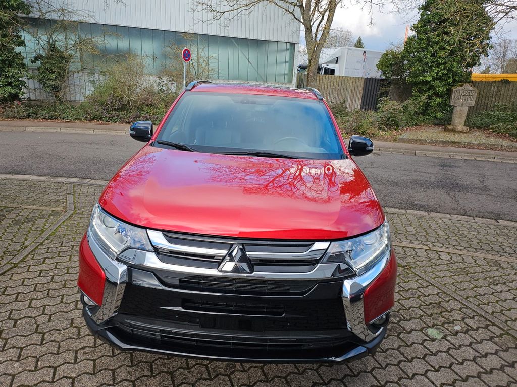 Bild des Angebotes Mitsubishi Outlander Plus 4WD *NAVI *LEDER *7-SITZER *SUV