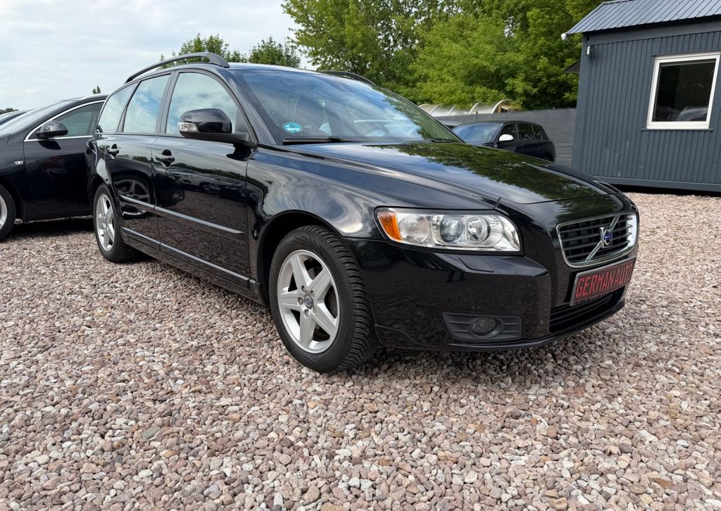 Bild des Angebotes Volvo V50 Kombi 1.6 D Drive Summum Scheckheftgepflegt