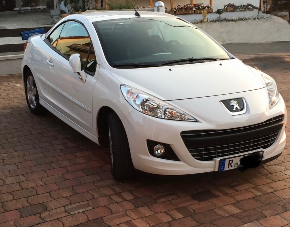 Bild des Angebotes Peugeot 207 CC Benziner 120 PS Cabrio weiß