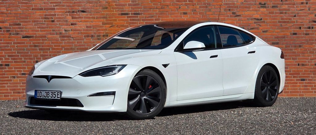 Tesla Model S Plaid Yoke Garantie Winterräder