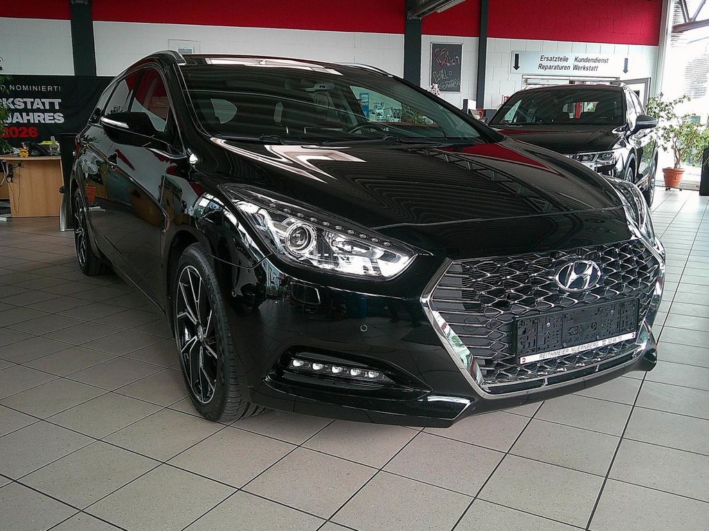 Hyundai i40 cw SPACE PLUS PANO SD NAV ***MEGAVOLL***