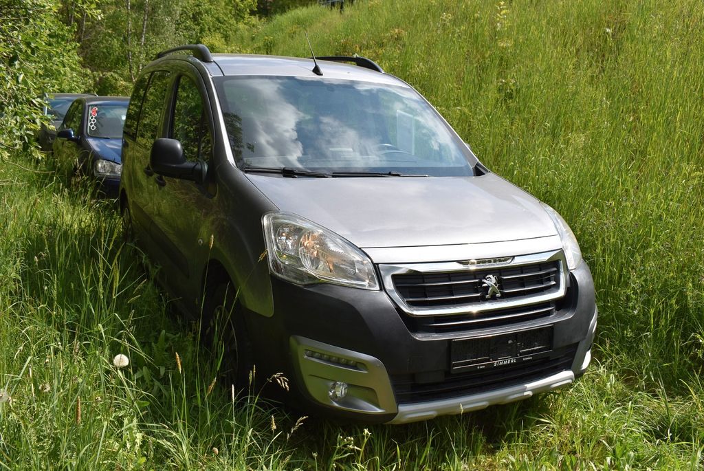 Bild des Angebotes Peugeot Partner Tepee Outdoor "NAVI/KAMERA/AHK/SHZ"