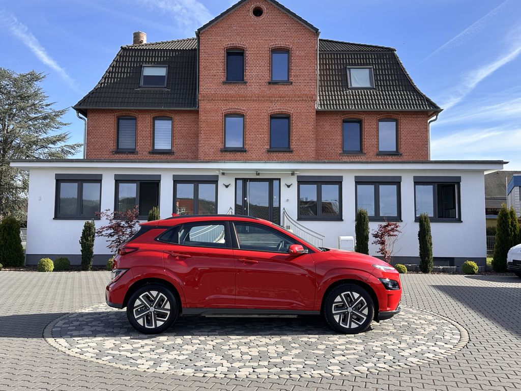Bild des Angebotes Hyundai Kona Elektro Select ACC SHZ LHZ CAM Smart-Link