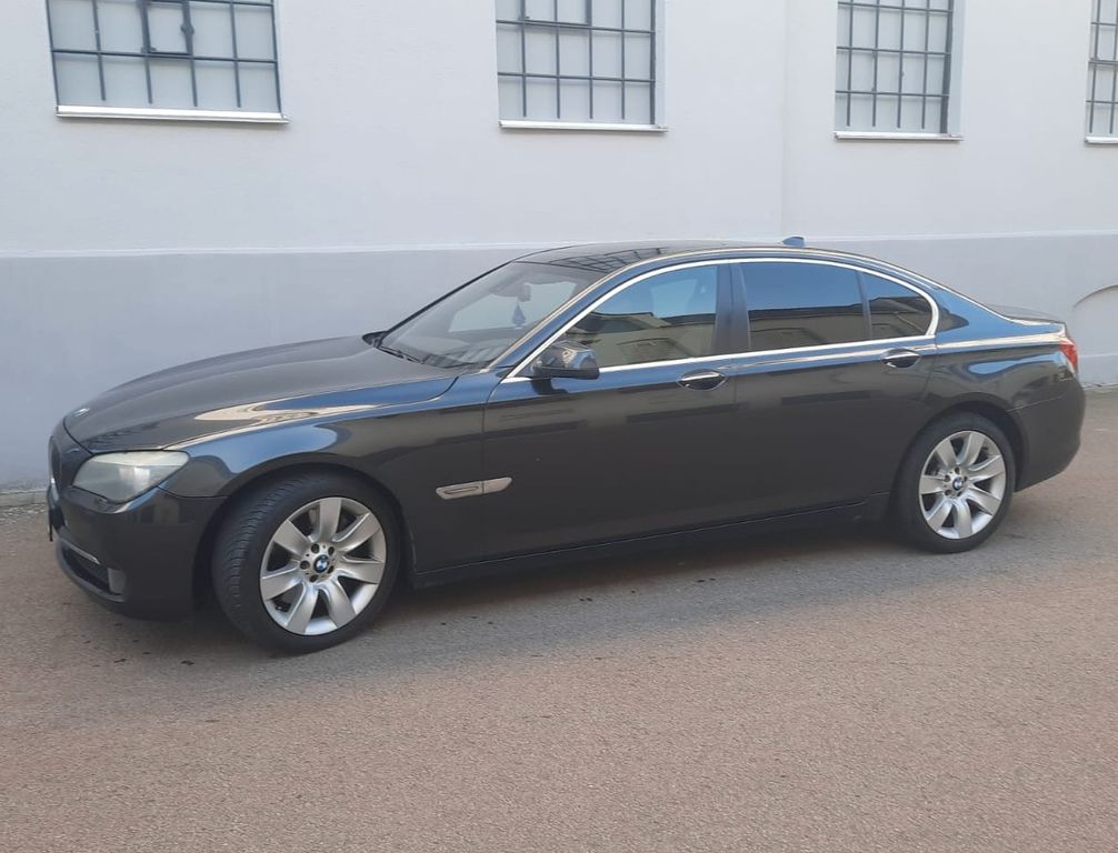 Bild des Angebotes BMW 740i - Aut. * Headup * Schiebedach * Softclose