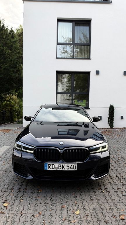 Bild des Angebotes BMW 540d xDrive M mit 20 Zoll BMW individual Felgen
