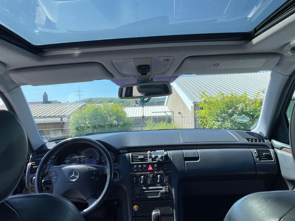 Bild des Angebotes Mercedes-Benz Avantgarde Mercedes E 240