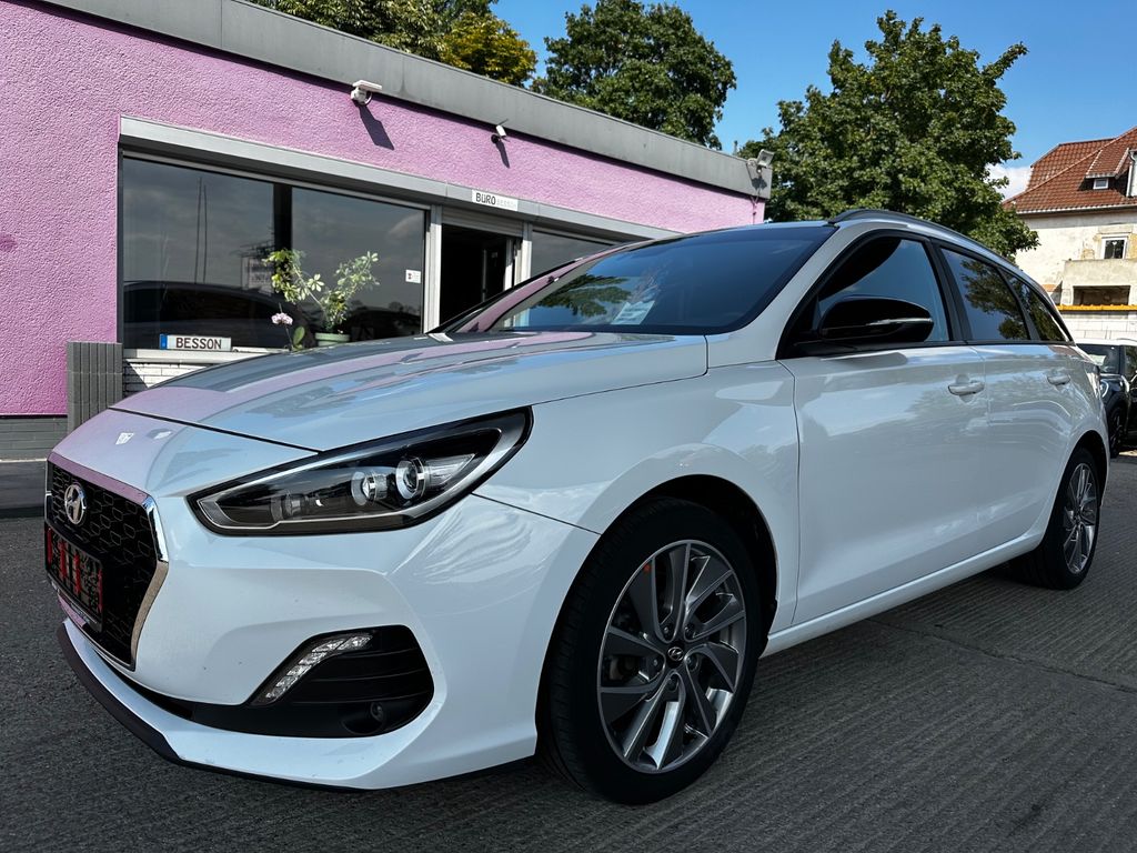 Bild des Angebotes Hyundai i30 cw Passion Plus "KAMERA"PDC"NAVI"SH"LHZ"