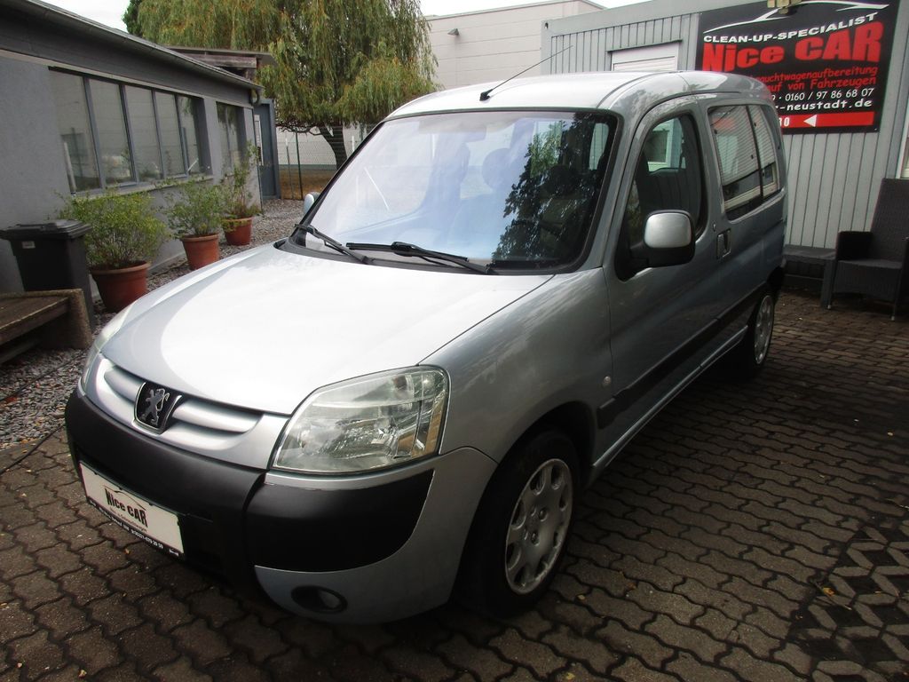Bild des Angebotes Peugeot Partner Premium Kombi,Klima,AHK,5Sitze.
