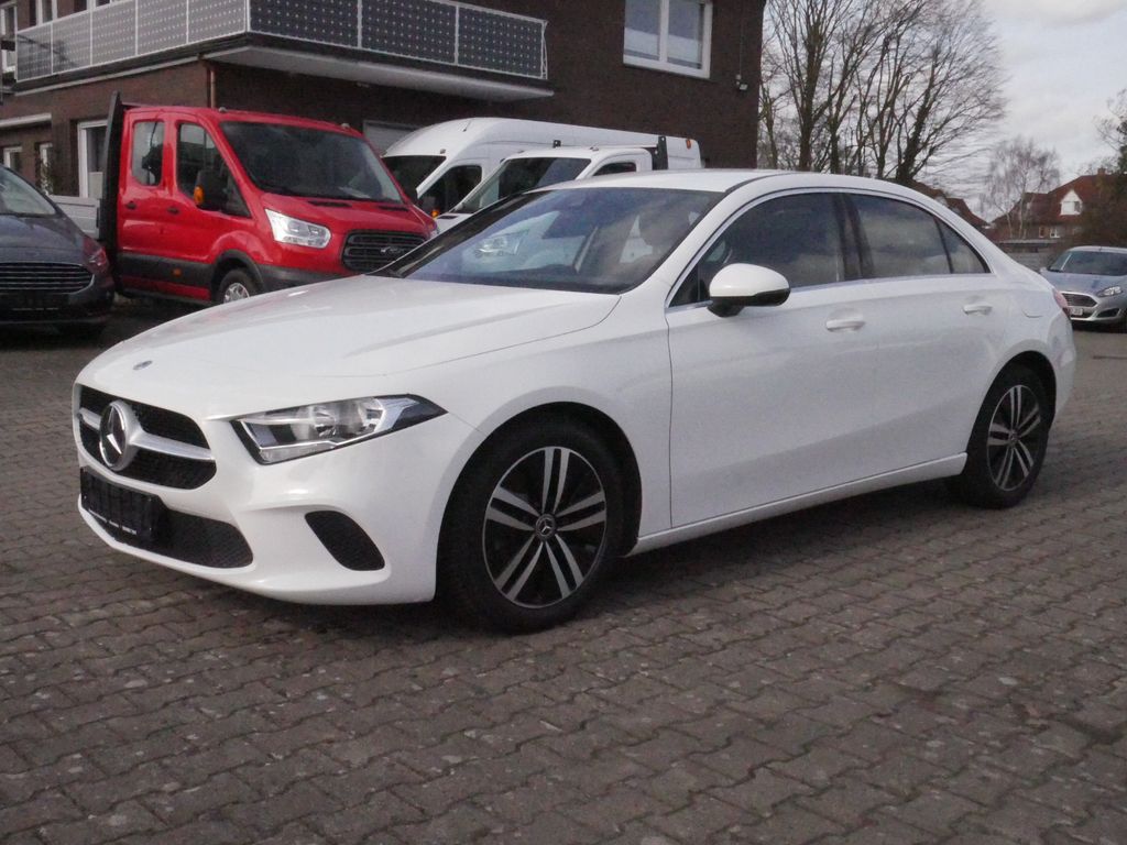 Bild des Angebotes Mercedes-Benz A 180 1.Hand Shz GRA LED Teilleder