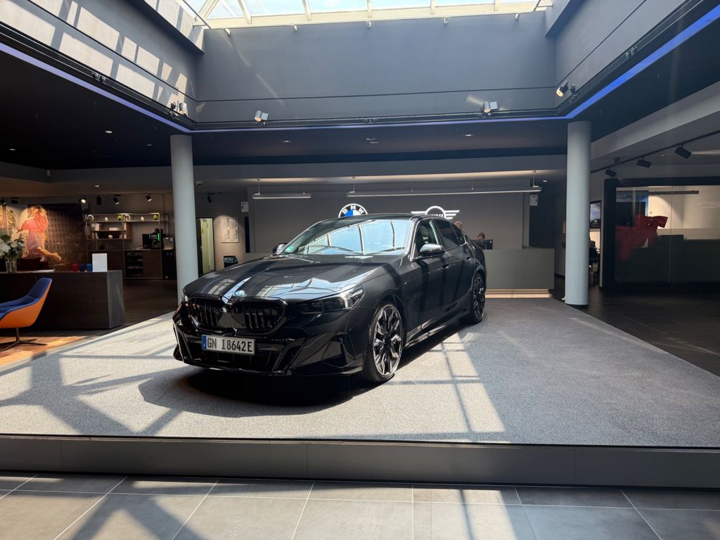 Bild des Angebotes BMW 550e xDrive Msport Pro - FULL, Wie NEU, BLP 107k