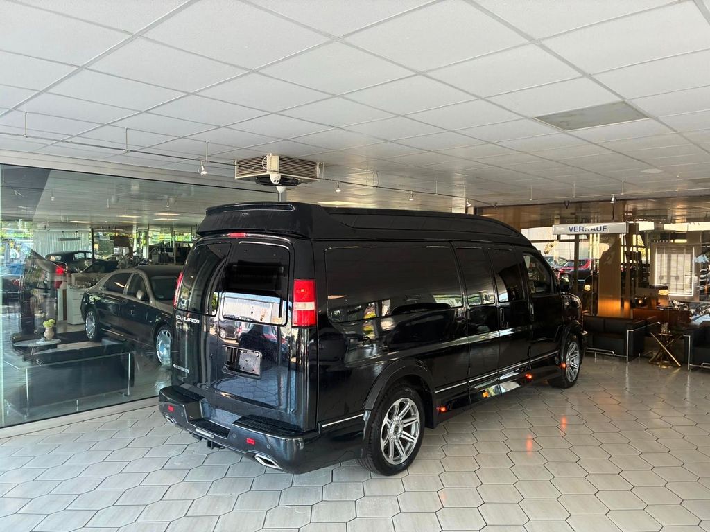 Bild des Angebotes Chevrolet Express 2500- 6,0 V8 Explorer Limited.9 Sitze