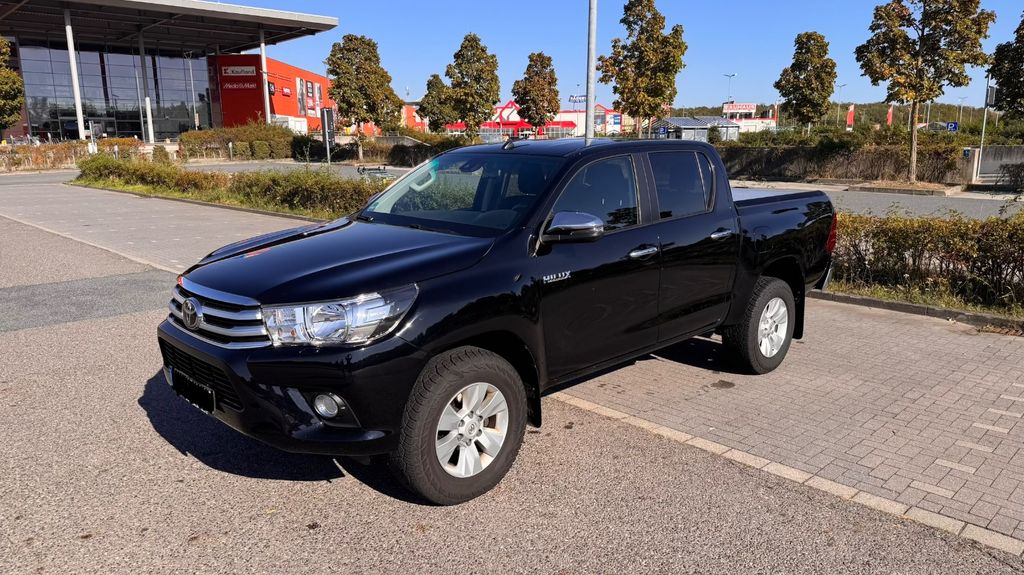 Bild des Angebotes Toyota Hilux DoubleCab 2.4-I-D-4D 6 Stufen-AT Comfort
