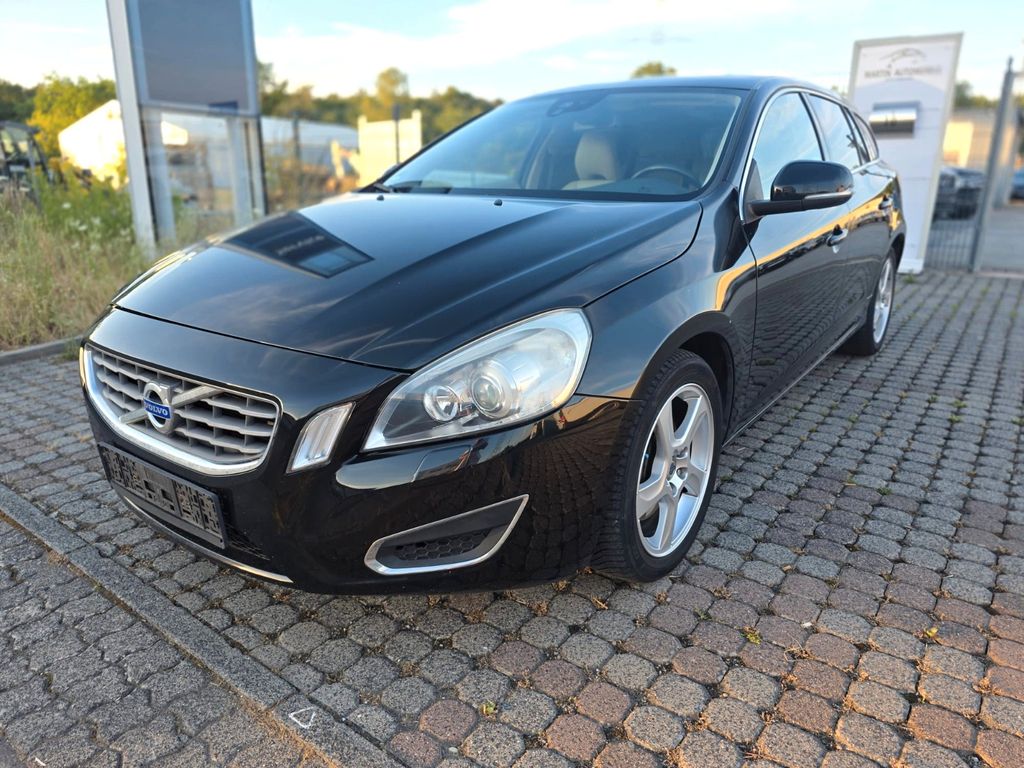 Bild des Angebotes Volvo V60 Kombi Summum,Leder,Navi,Xenon