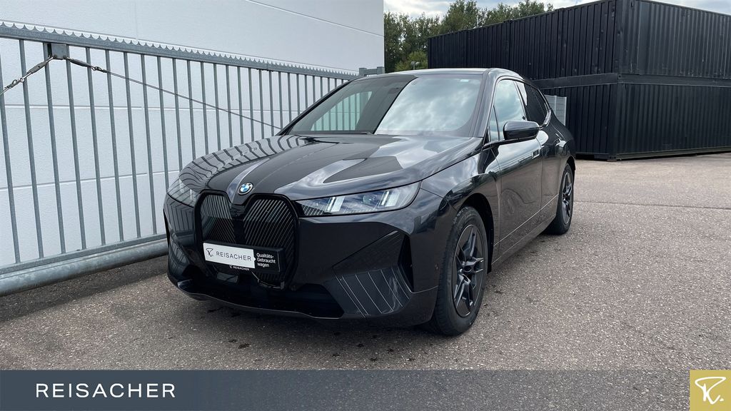 Bild des Angebotes BMW iX xDrive45 AHK DrAsProf ParkProf H/K 20"LM