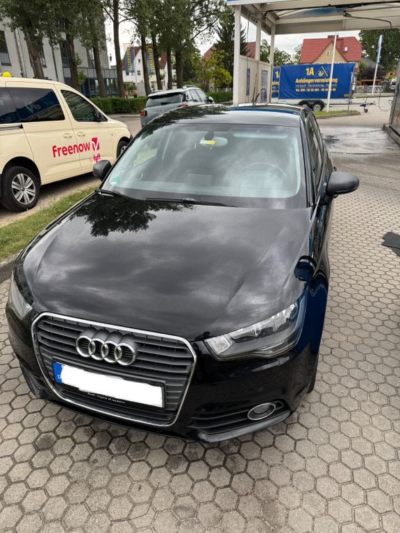 Bild des Angebotes Audi A1 1.6 TDI 66kW Attraction Sportback Attraction