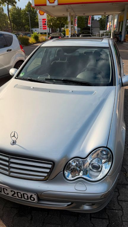 Mercedes-Benz C180 Kompressor Sport Edition | 1. Hand | Schieb