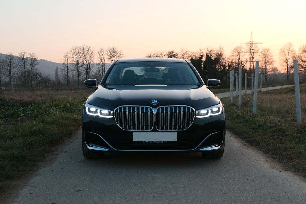 Bild des Angebotes BMW 730d AHK Head-Up SoftClose 8-fach bereift
