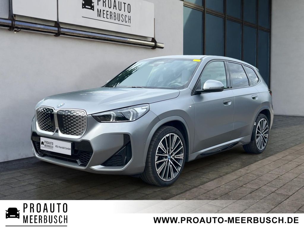 Bild des Angebotes BMW iX1 30 xDrive M Sport MASSAGE/AHK/MMRY/PANO/HUD