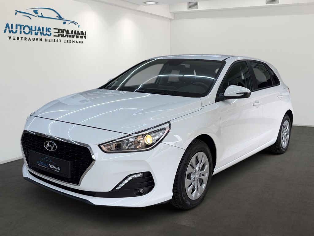 Hyundai i30 1.4 Select*Navi*Klima*R-Kam*Apple Car Play