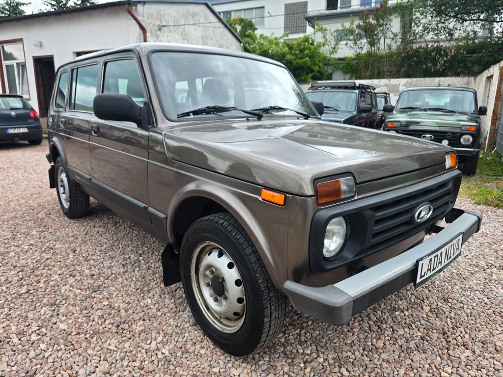Bild des Angebotes Lada Taiga 5-trg*4x4*AHK*CD-Radio*Tüv 05.2027*1 Hand*