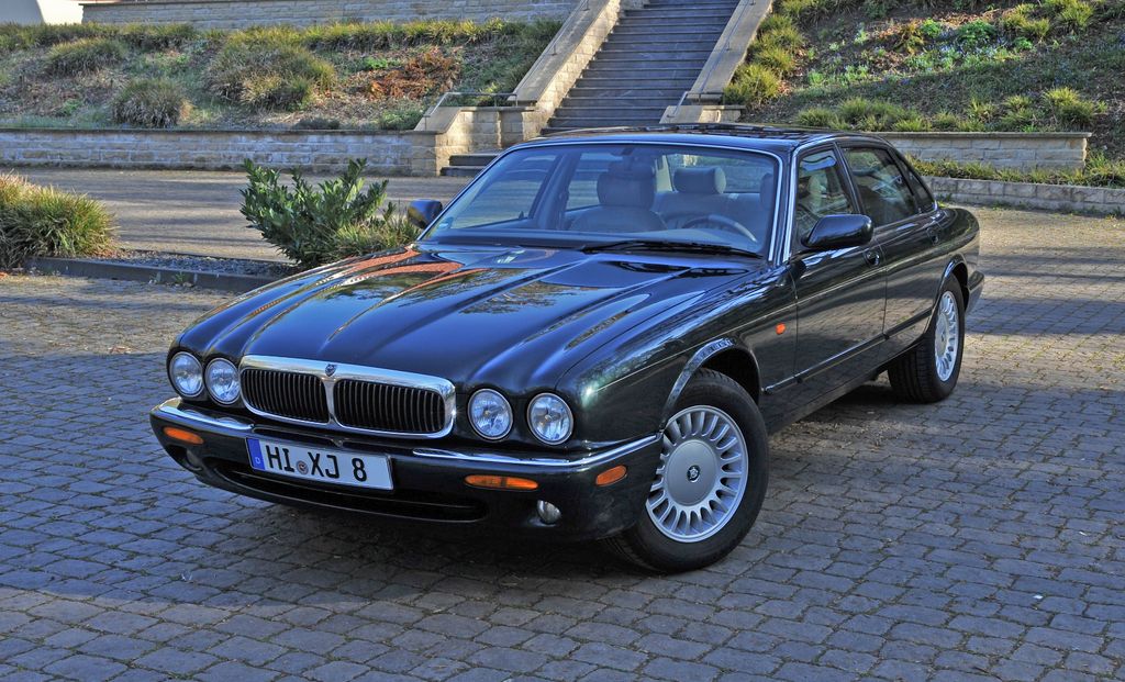 Bild des Angebotes Jaguar XJ8 3.2 - Executive