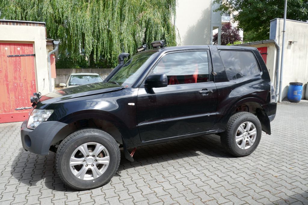 Bild des Angebotes Mitsubishi Pajero 3.2 DI-D Rallyeumbau mit Überrollkäfig