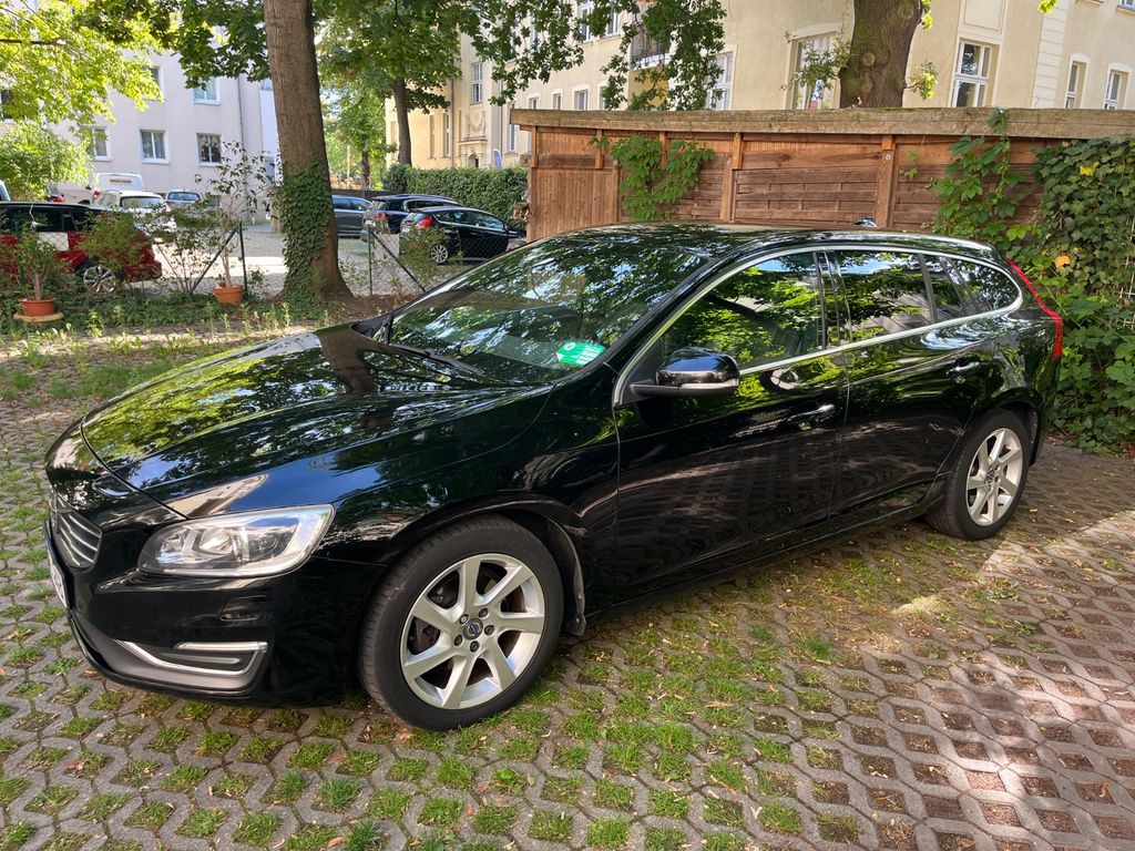 Bild des Angebotes Volvo V60 D4 Summum Business Edition*Xenon*Shzg*8fach