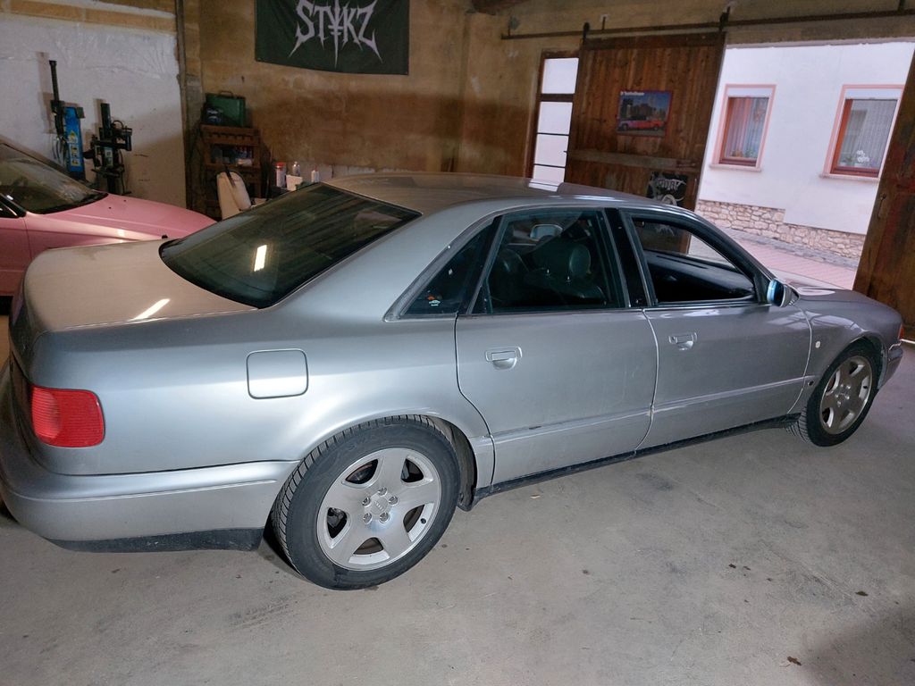 Audi A8 2.8 -D2