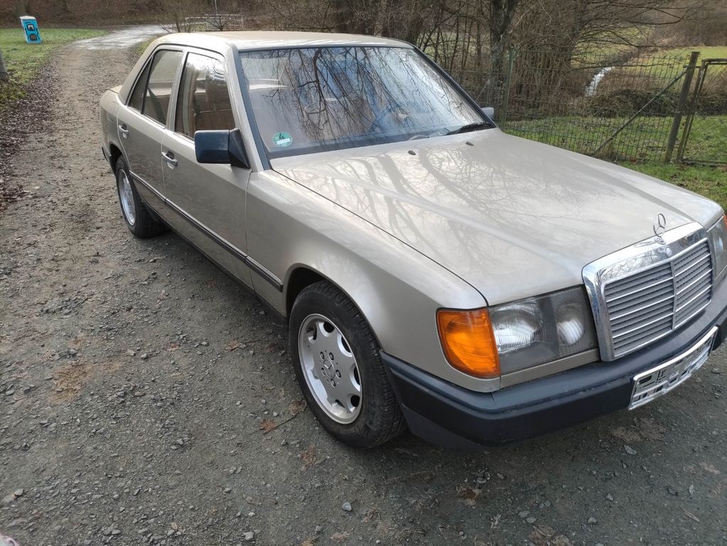 Bild des Angebotes Mercedes-Benz 230 E Automatik, 2. Hand, Guter Zustand ,TÜV neu