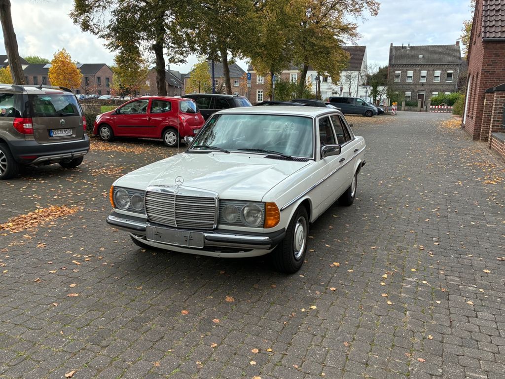 Bild des Angebotes Mercedes-Benz 240