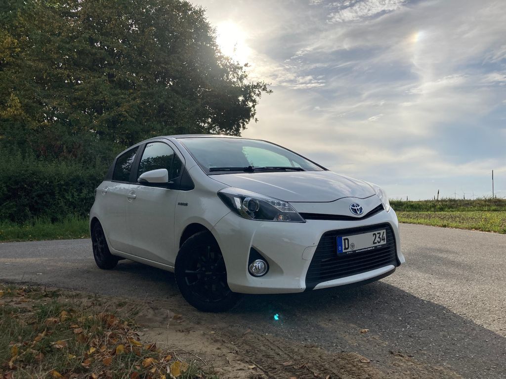 Bild des Angebotes Toyota Yaris 1,5 Hybrid *KEYLESS, KAMERA, TEMPOMAT*