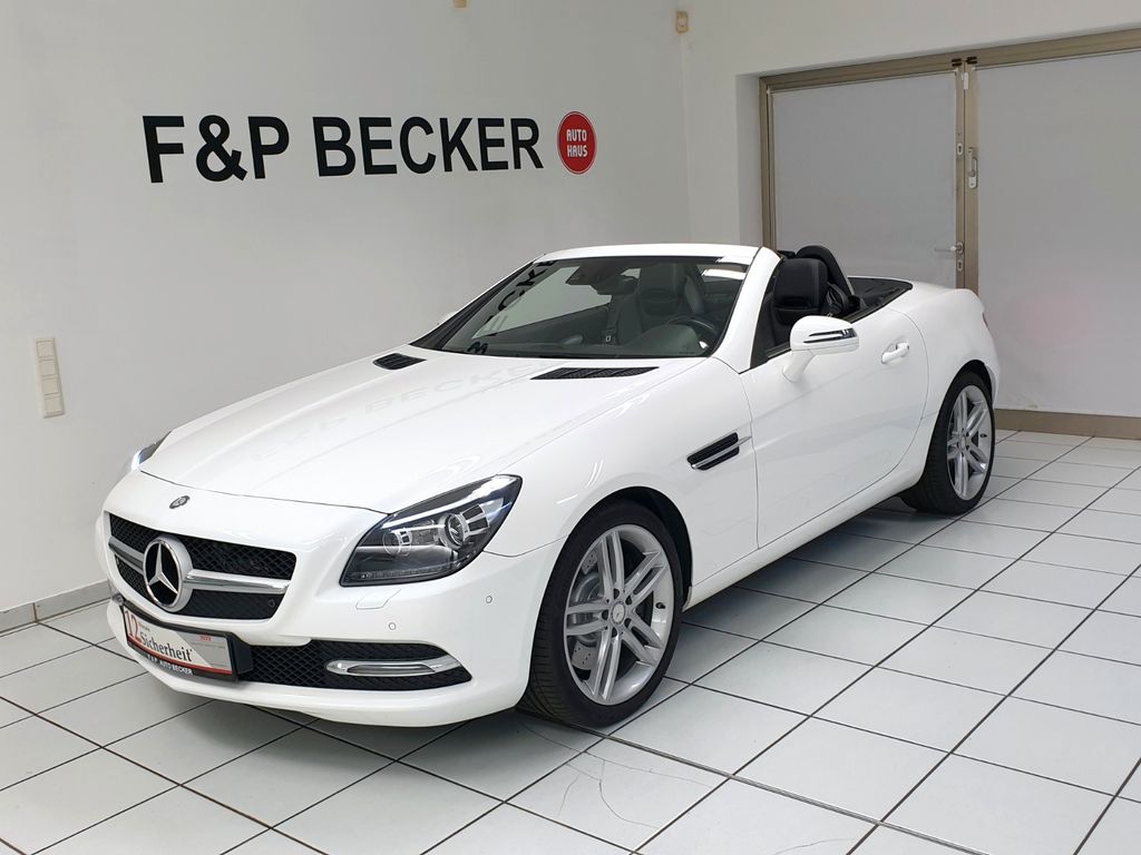 Mercedes-Benz SLK 200 7G 1.Hand LEDER NAVI PANO AIRSCARF