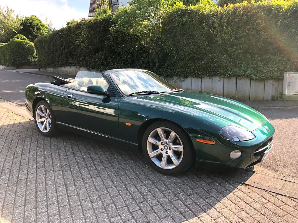 Jaguar XK8 Cabriolet -Racing Green 4.2L Vollausstattung
