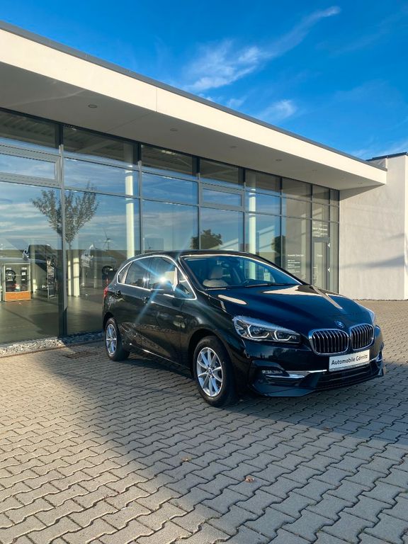 Bild des Angebotes BMW 220 i AT/LUXURY/AHK/SPORTSITZE/RFK/LED/LHZ