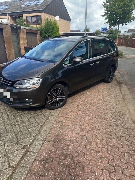 Bild des Angebotes Volkswagen Sharan 2.0 TDI SCR DSG Comfortline Black Sty...