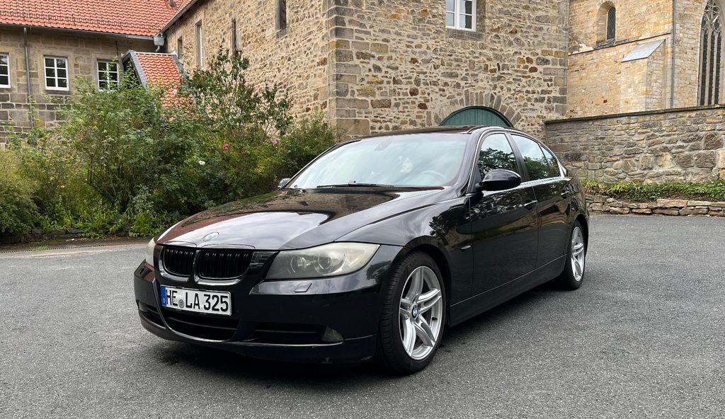 Bild des Angebotes BMW 325d - M Paket innen