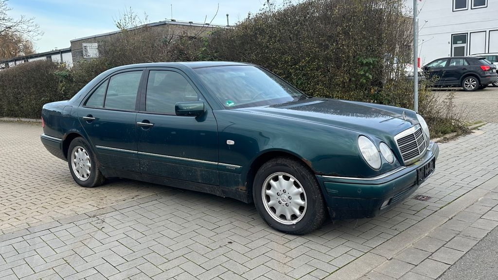 Bild des Angebotes Mercedes-Benz E 230 ELEGANCE Automatik