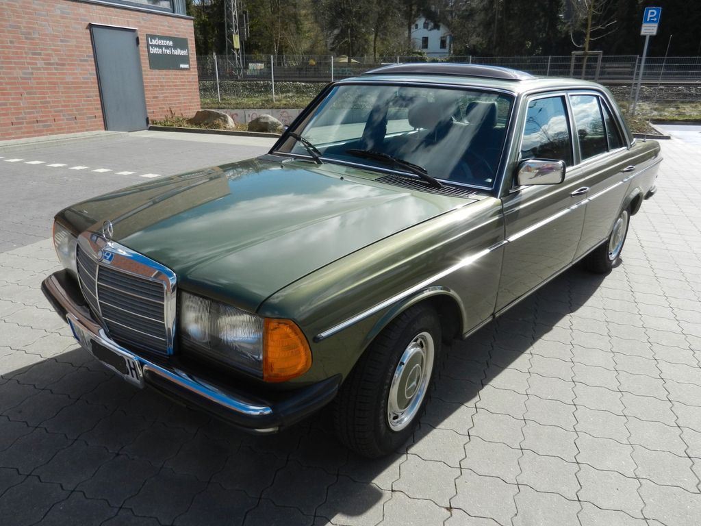 Bild des Angebotes Mercedes-Benz 200 W123 Limousine 2. Hand