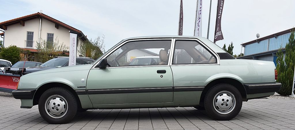 Opel Ascona C Luxus 3 Türen / Automatik