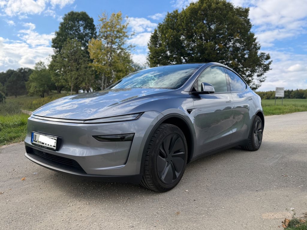 Tesla Model Y-Premium Juniper Max. Reichweite RWD-AHK