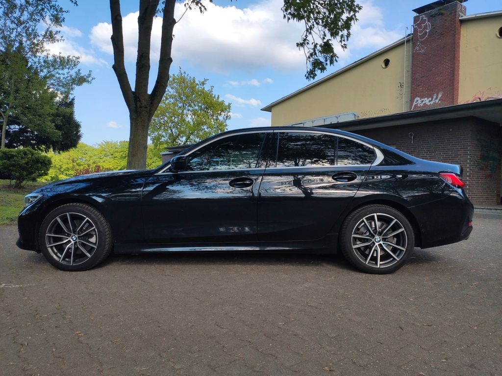 Bild des Angebotes BMW 330i Benzin Sport Line Automatic