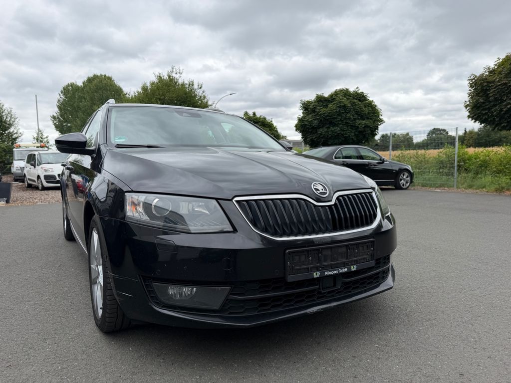 Bild des Angebotes Skoda Octavia Combi Elegance Automatik Navi Xenon